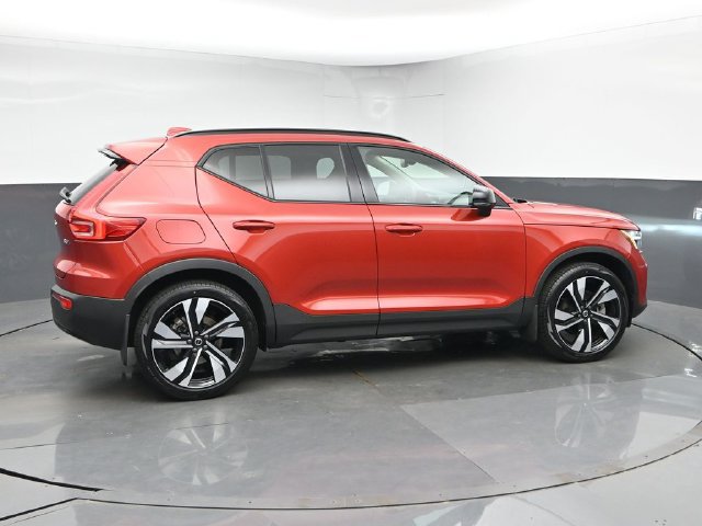 Used 2023 Volvo XC40 B5 Plus w/ Driver Assist Package AWD/4WD image 9