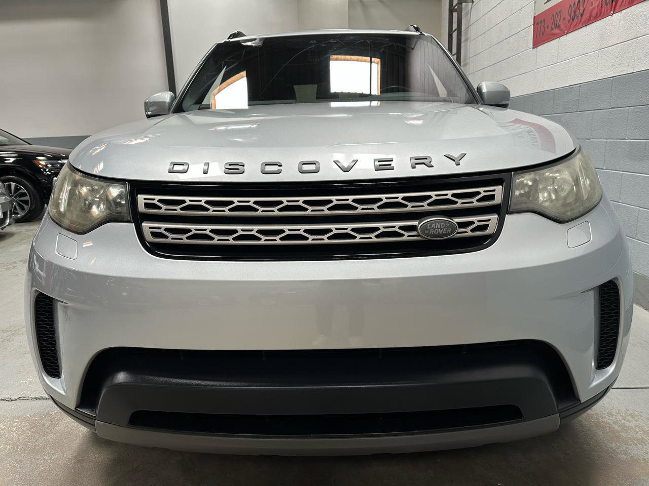 Used 2018 Land Rover Discovery SE AWD/4WD image 7