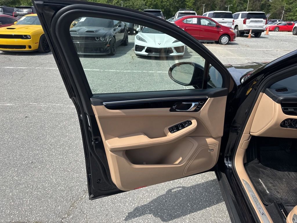 Used 2023 Porsche Macan S AWD/4WD image 28