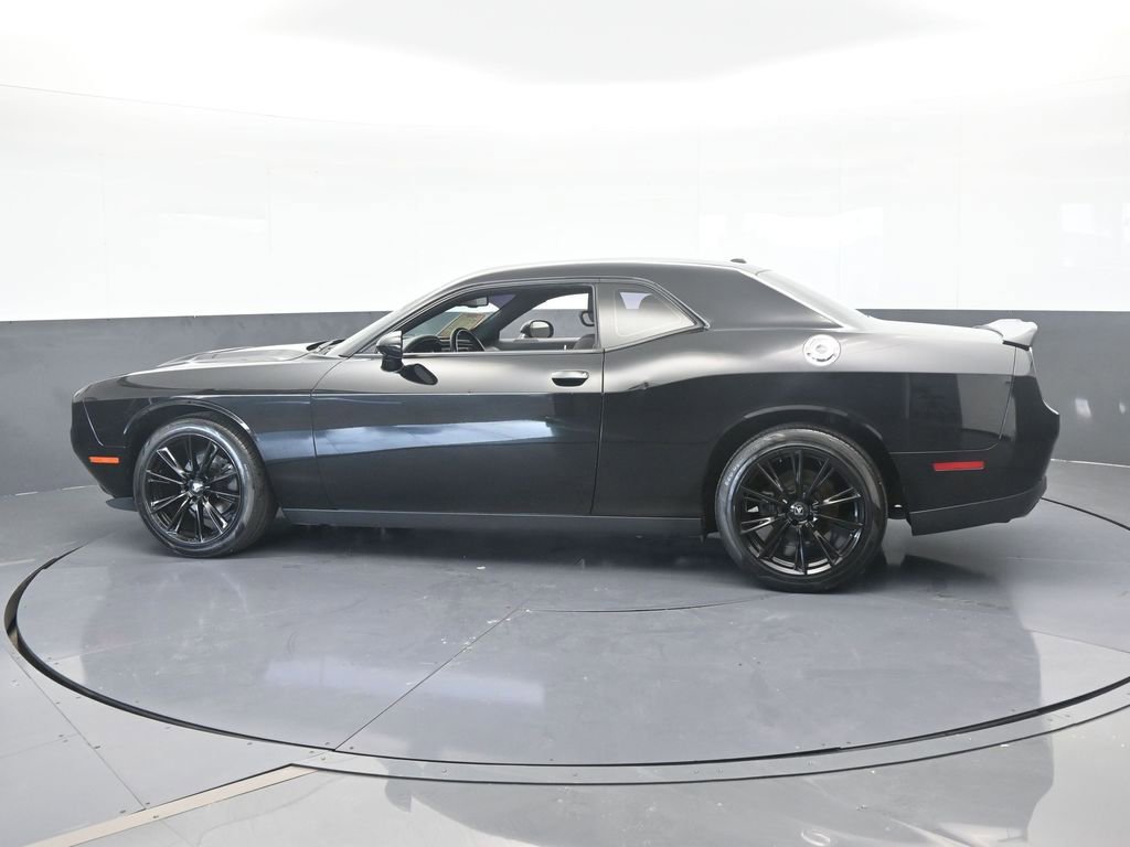 Used 2019 Dodge Challenger SXT image 3