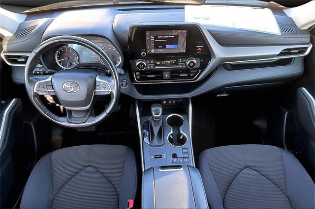 Used 2023 Toyota Highlander LE image 14