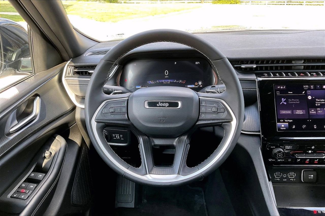 Certified 2025 Jeep Grand Cherokee Altitude image 10