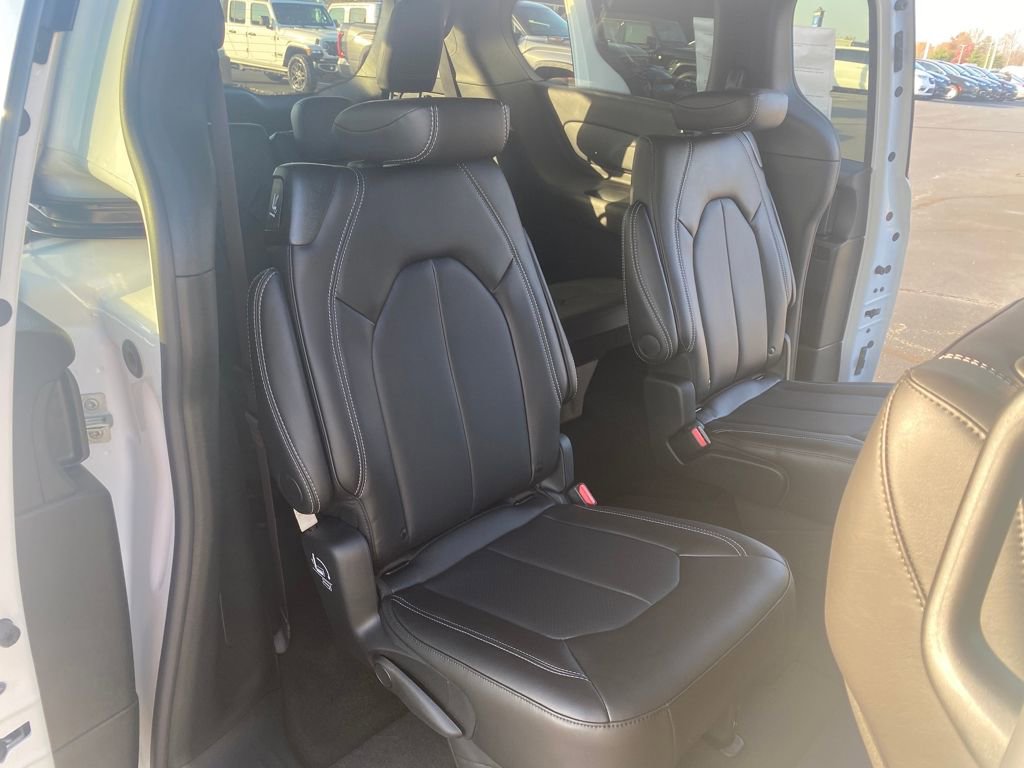 New 2026 Chrysler Voyager LX image 23