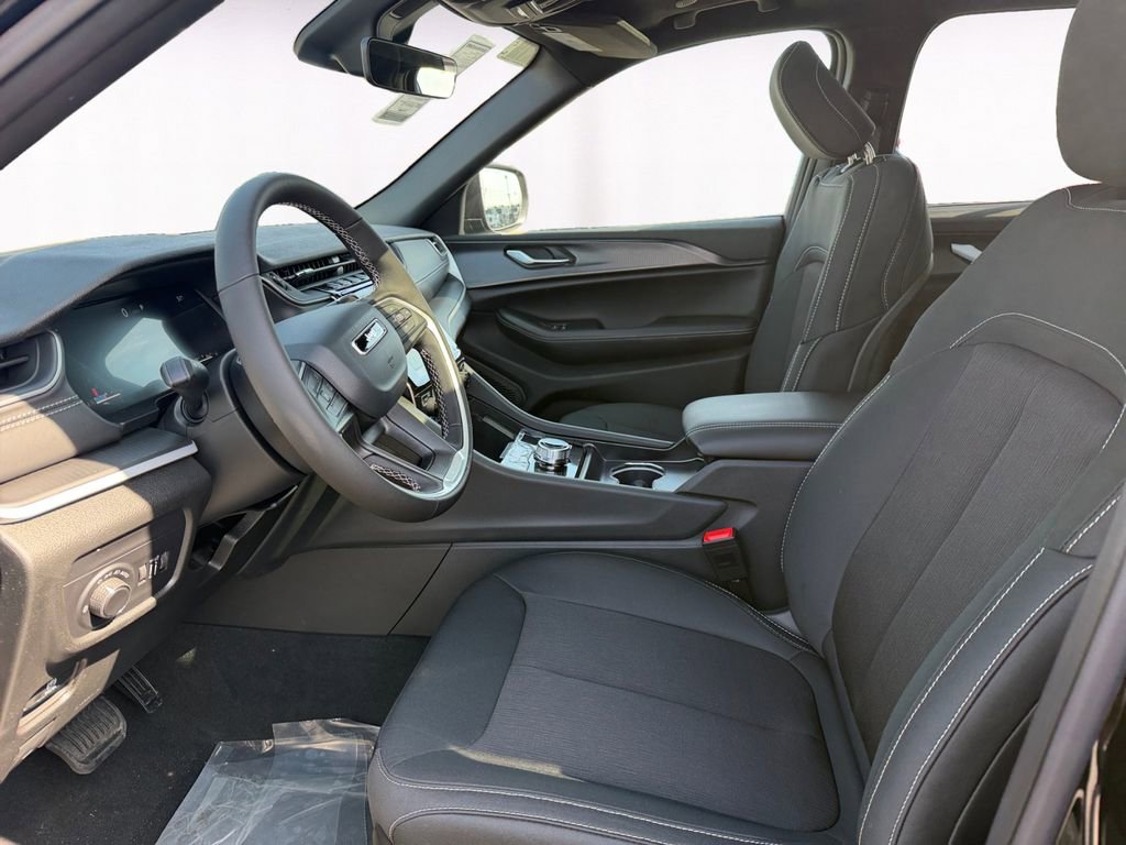 New 2026 Jeep Grand Cherokee Laredo image 9