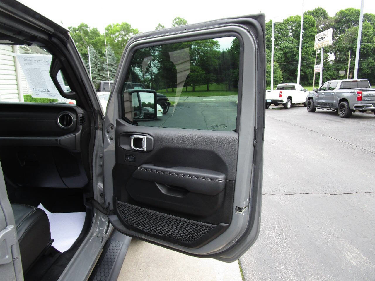 Used 2021 Jeep Wrangler Unlimited Sahara w/ Uconnect 4C Nav & Sound Group image 37