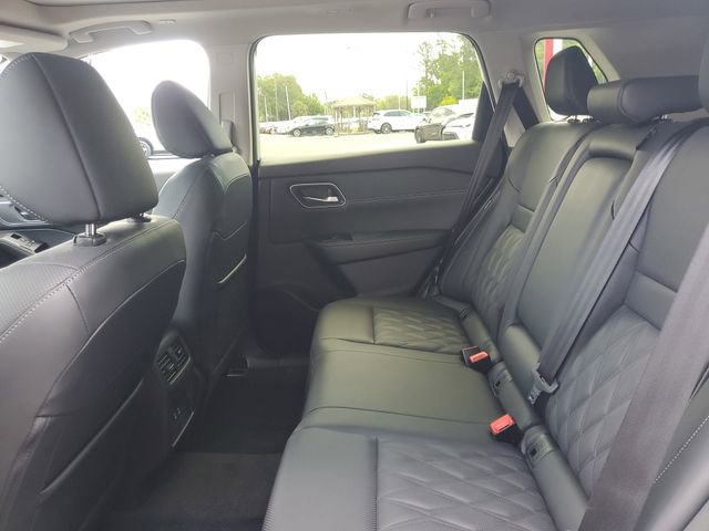 Used 2025 Nissan Rogue Platinum FWD image 10