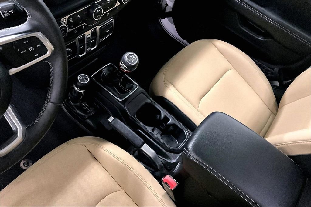 Used 2018 Jeep Wrangler Unlimited Sahara w/ Dual Top Group image 18