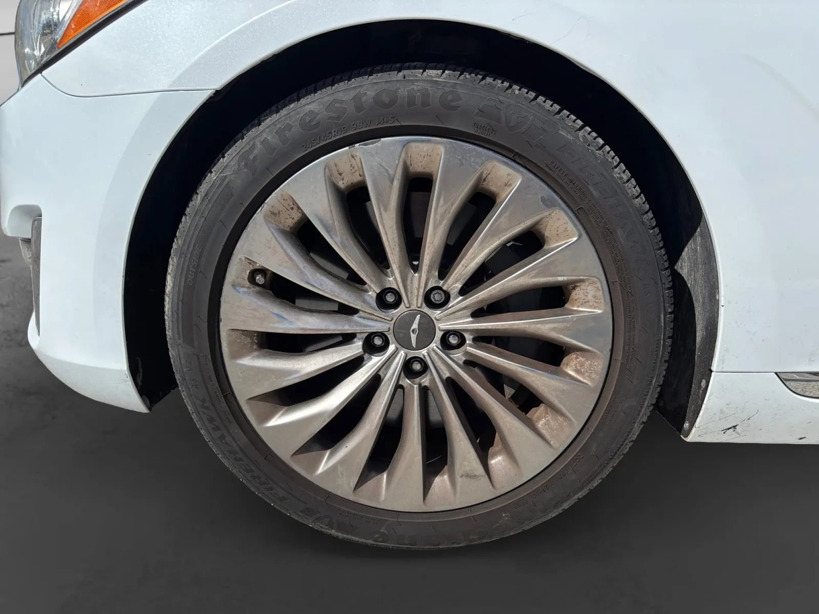 Used 2018 Genesis G90 3.3T Premium RWD image 9