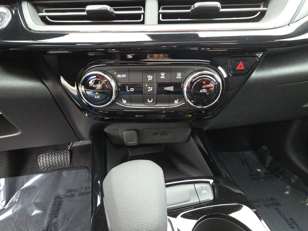 New 2026 Chevrolet Trax RS w/ Sunroof Package FWD image 23