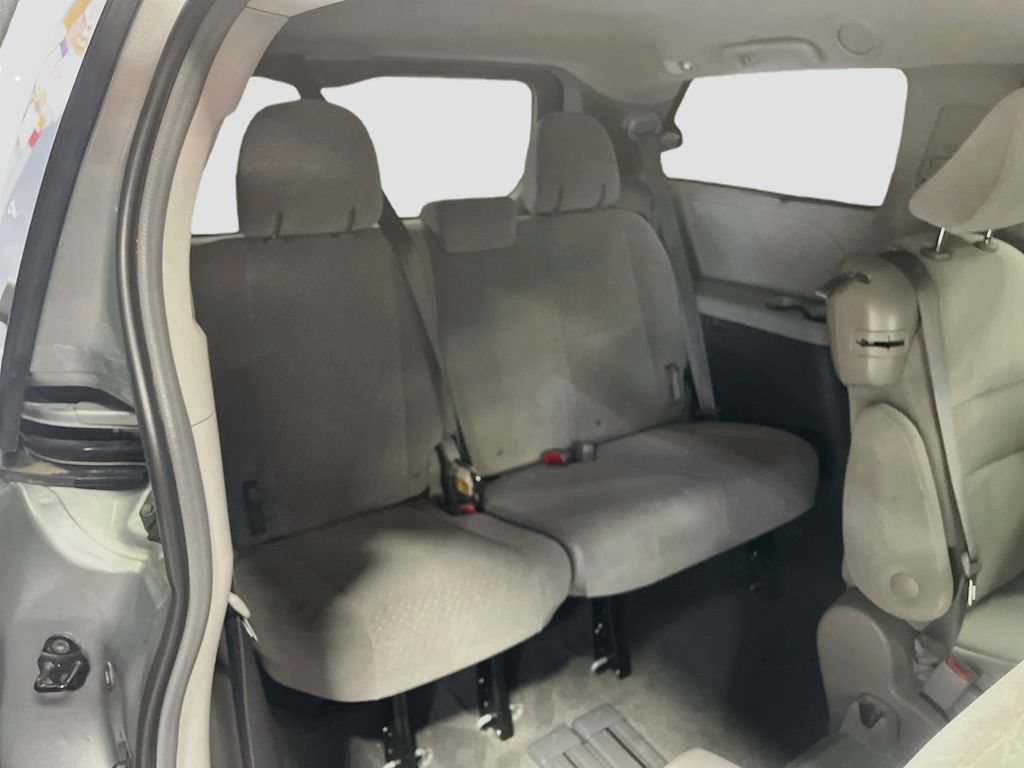 Used 2019 Toyota Sienna LE FWD image 25