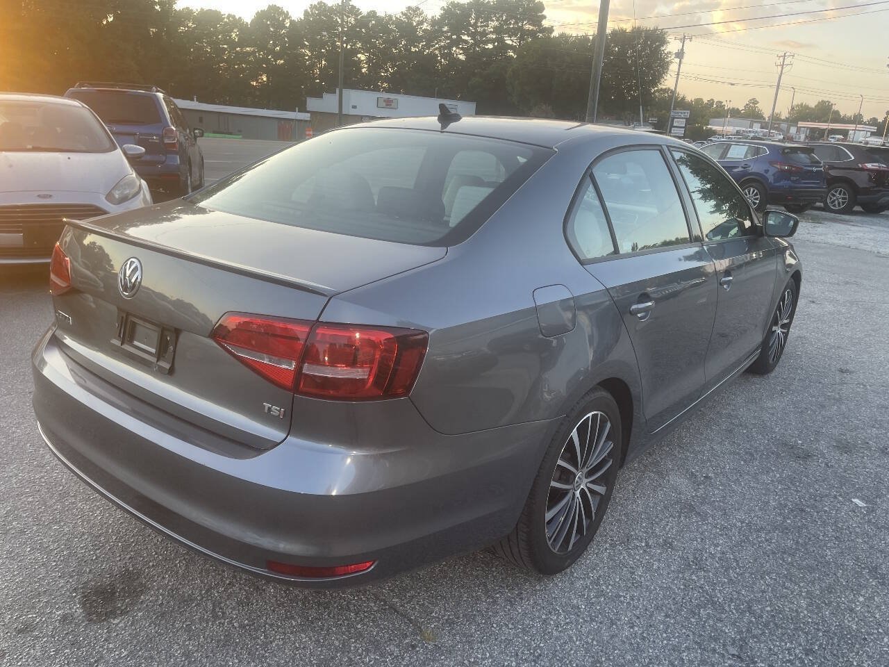 Used 2015 Volkswagen Jetta Sport FWD image 4