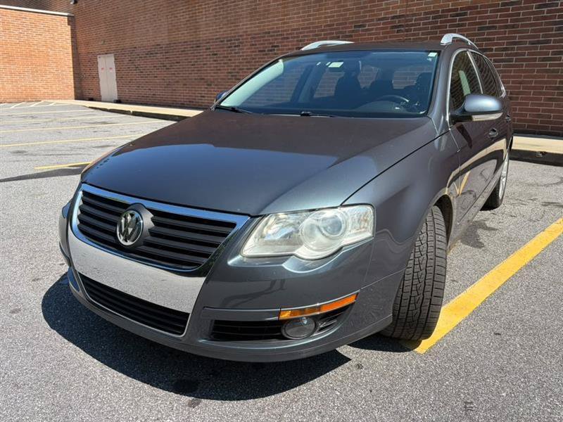 Used 2010 Volkswagen Passat Komfort FWD image 3