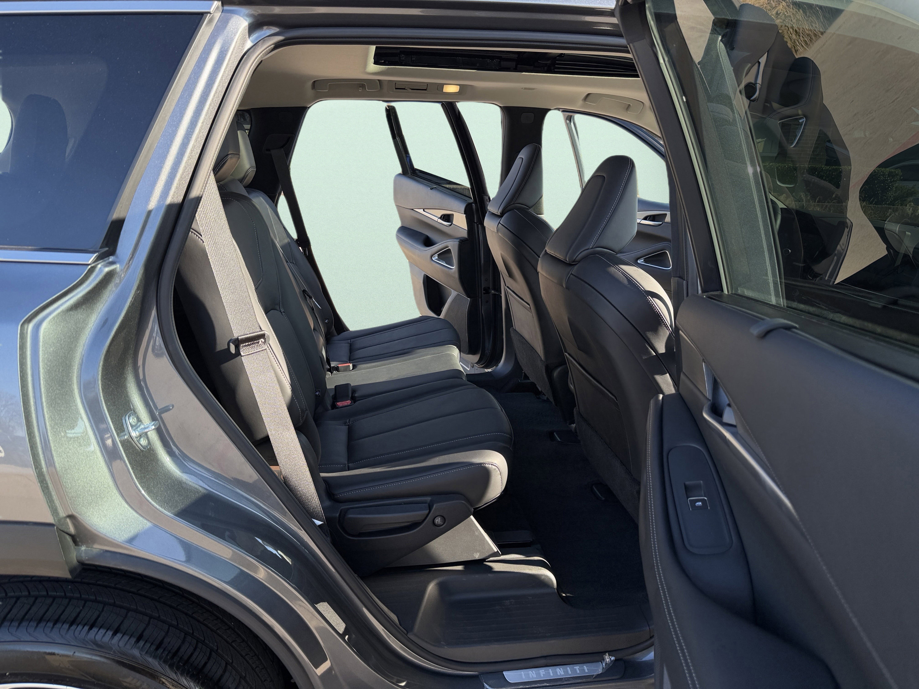 Used 2025 INFINITI QX60 Luxe FWD image 46