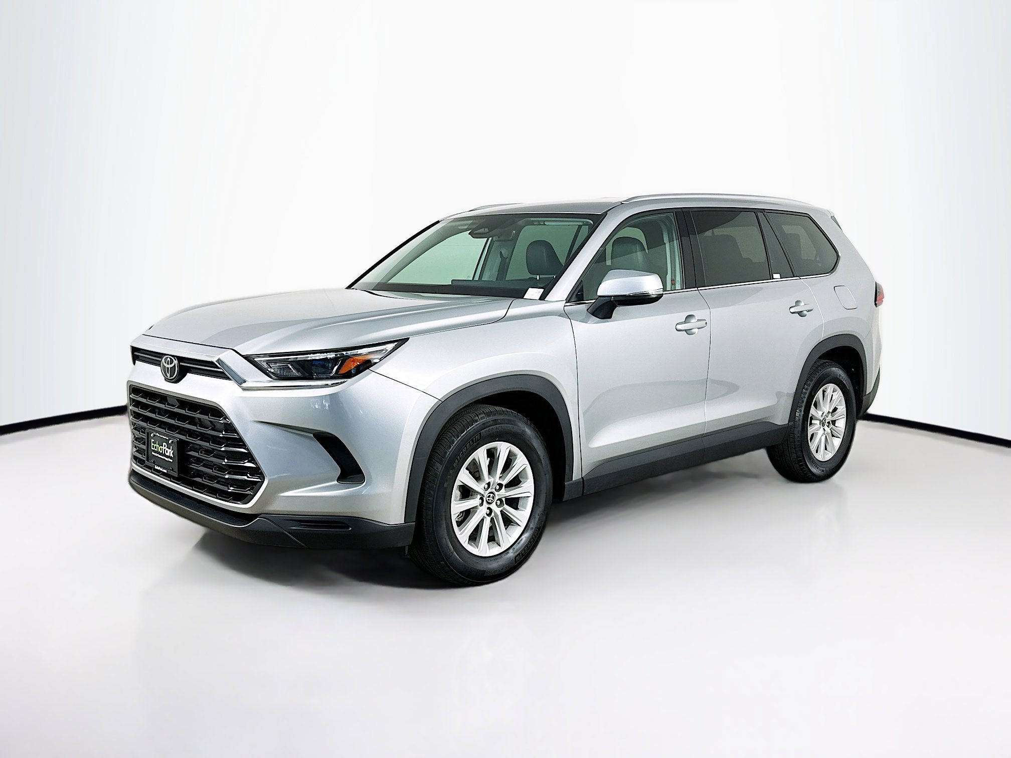 Used 2025 Toyota Grand Highlander AWD image 3