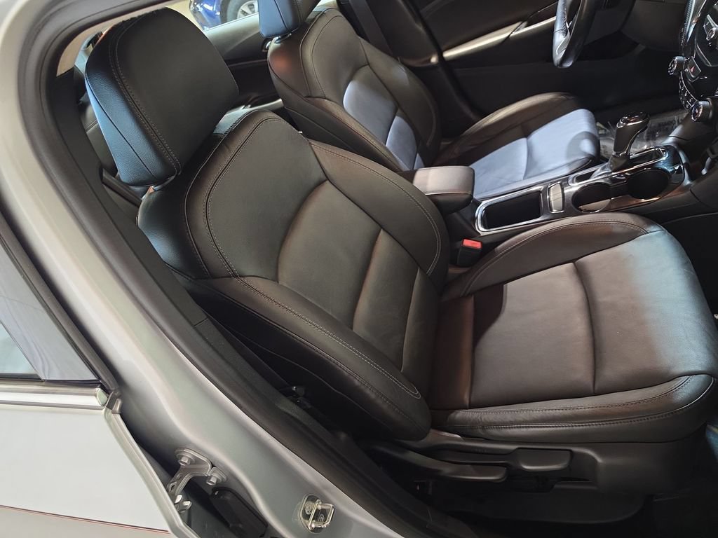 Used 2017 Chevrolet Cruze Premier FWD image 24