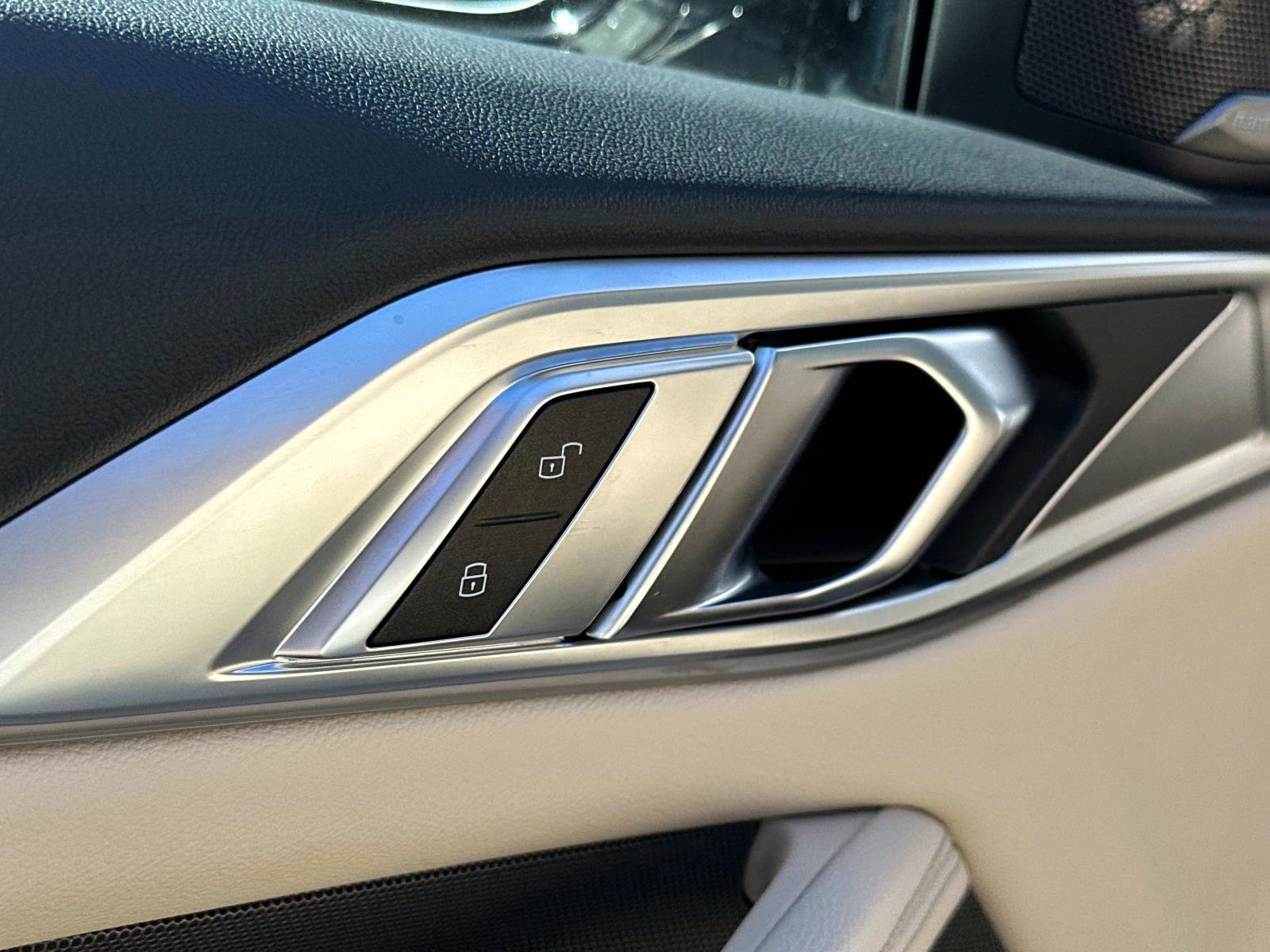 Used 2025 BMW 430i Coupe w/ Premium Package image 12