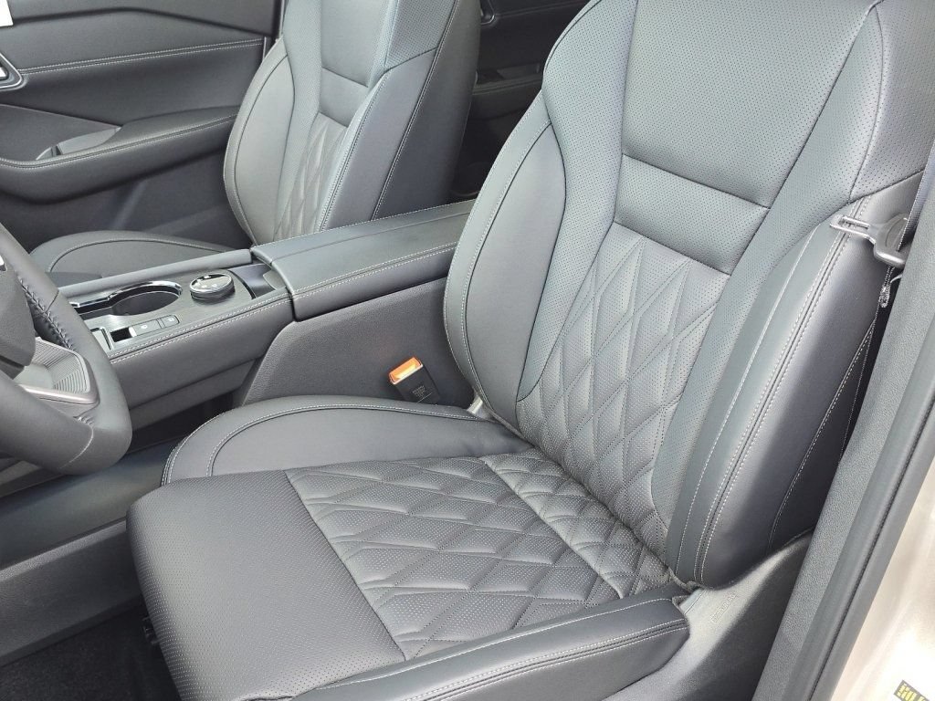 New 2026 Nissan Rogue Platinum AWD/4WD image 16