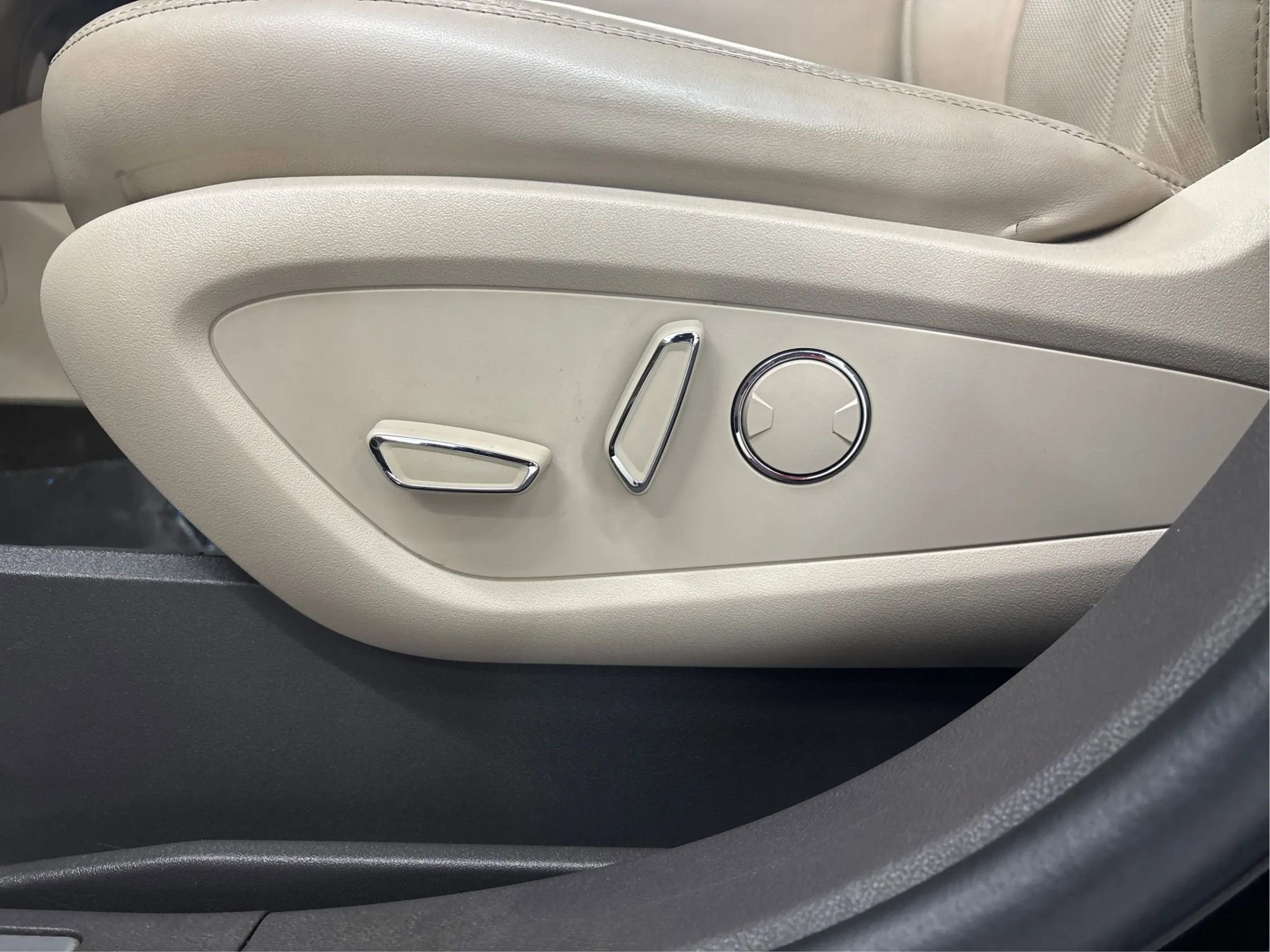 Used 2019 Lincoln Nautilus Reserve w/ Driver Assistance Package image 25