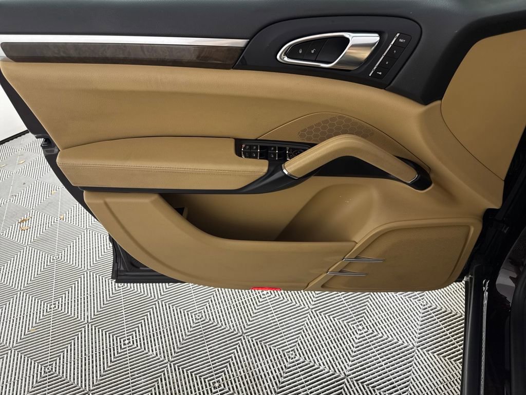 Used 2016 Porsche Cayenne Base w/ Premium Package image 10