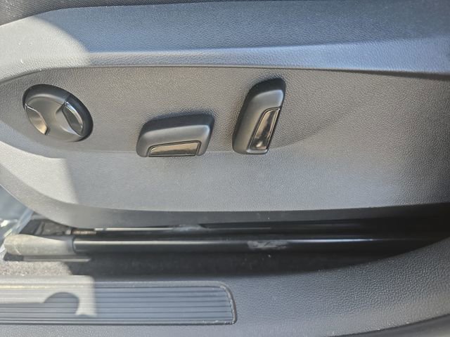 Used 2022 Volkswagen Taos SE FWD image 22