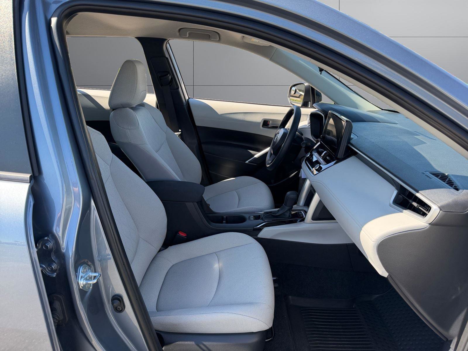 Used 2024 Toyota Corolla Cross L image 7