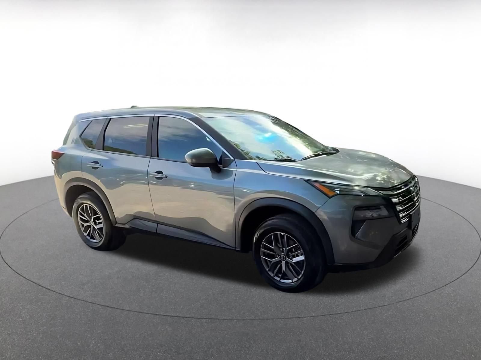 Used 2026 Nissan Rogue SV AWD/4WD image 2
