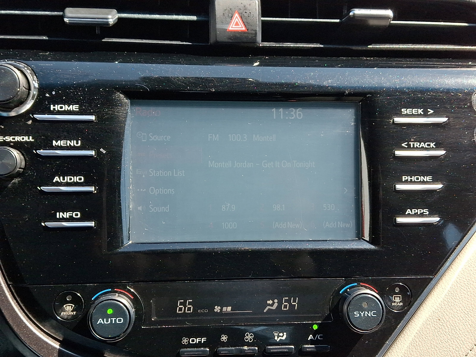 Used 2018 Toyota Camry LE image 15