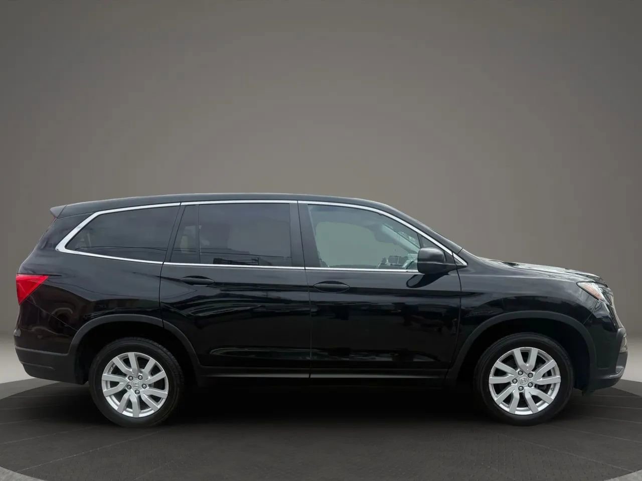 Used 2019 Honda Pilot LX image 4