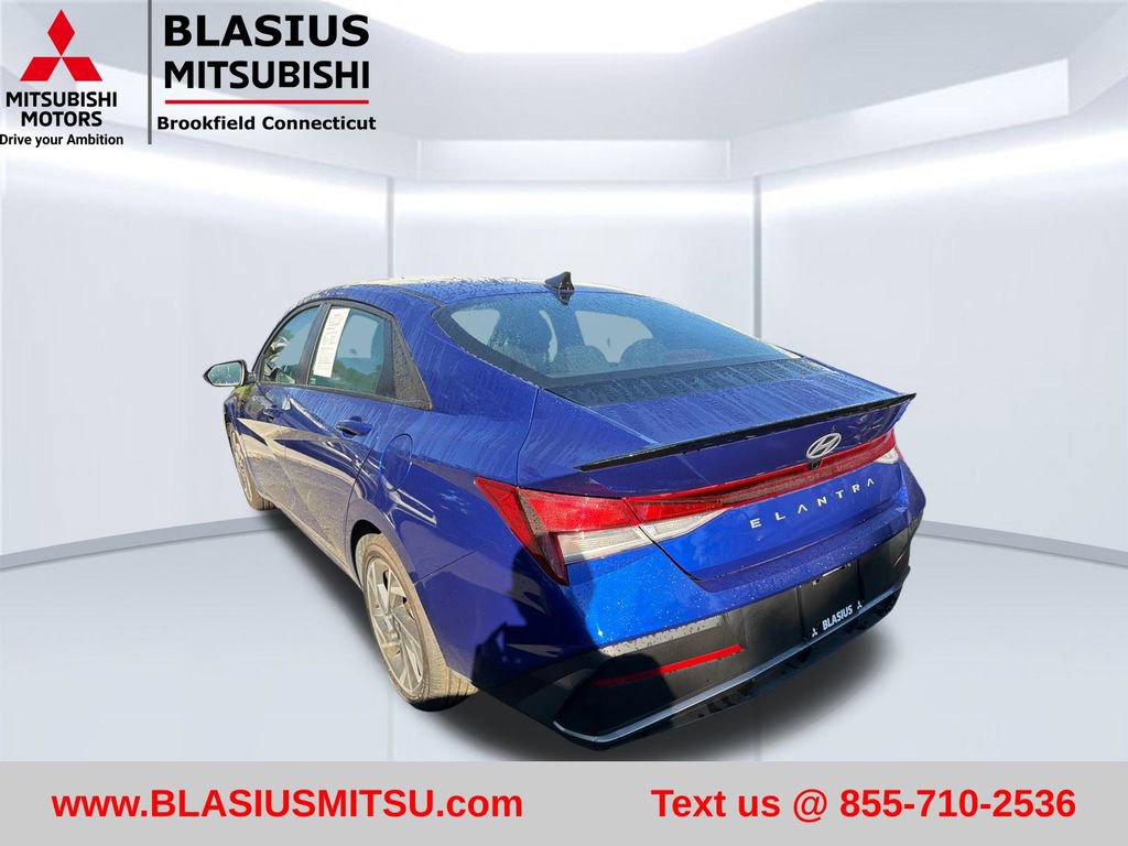 Used 2025 Hyundai Elantra Sport FWD image 9
