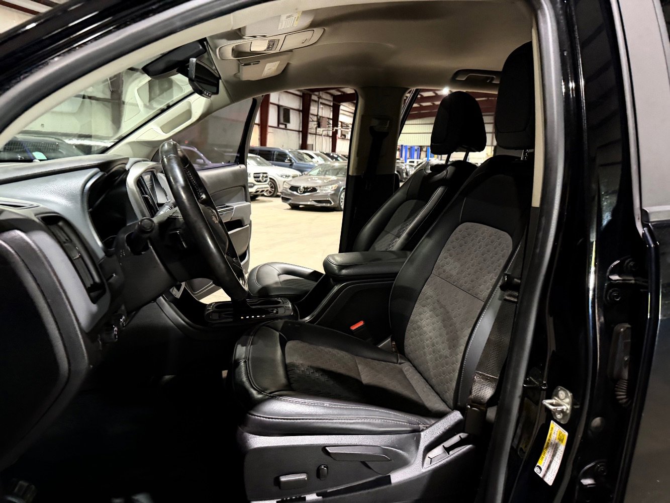 Used 2018 Chevrolet Colorado Z71 AWD/4WD image 14