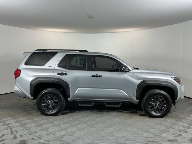 Used 2025 Toyota 4Runner SR5 AWD/4WD image 4