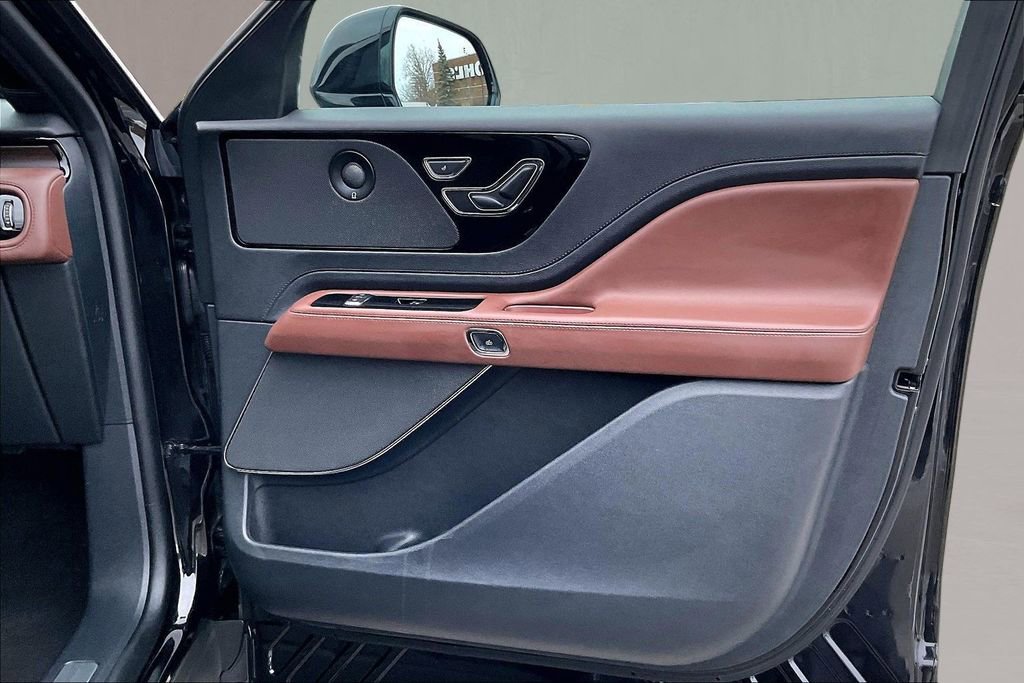 Used 2025 Lincoln Aviator Reserve w/ Illumination Package image 28