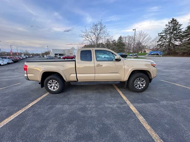 Used 2017 Toyota Tacoma SR5 w/ Tow Package AWD/4WD image 2