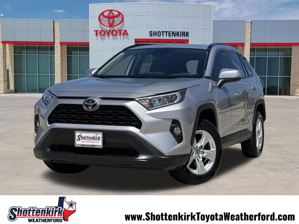 Used 2019 Toyota RAV4 XLE w/ Convenience Package FWD image 1