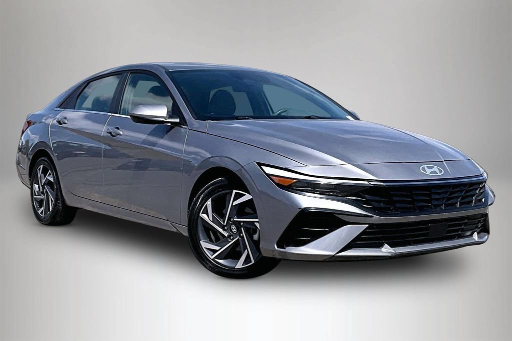 Used 2025 Hyundai Elantra SEL FWD image 1
