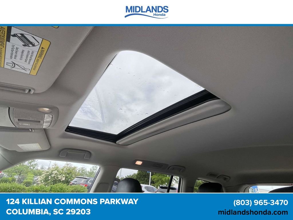Used 2024 Nissan Armada SL w/ Captain's Chairs Package RWD image 17