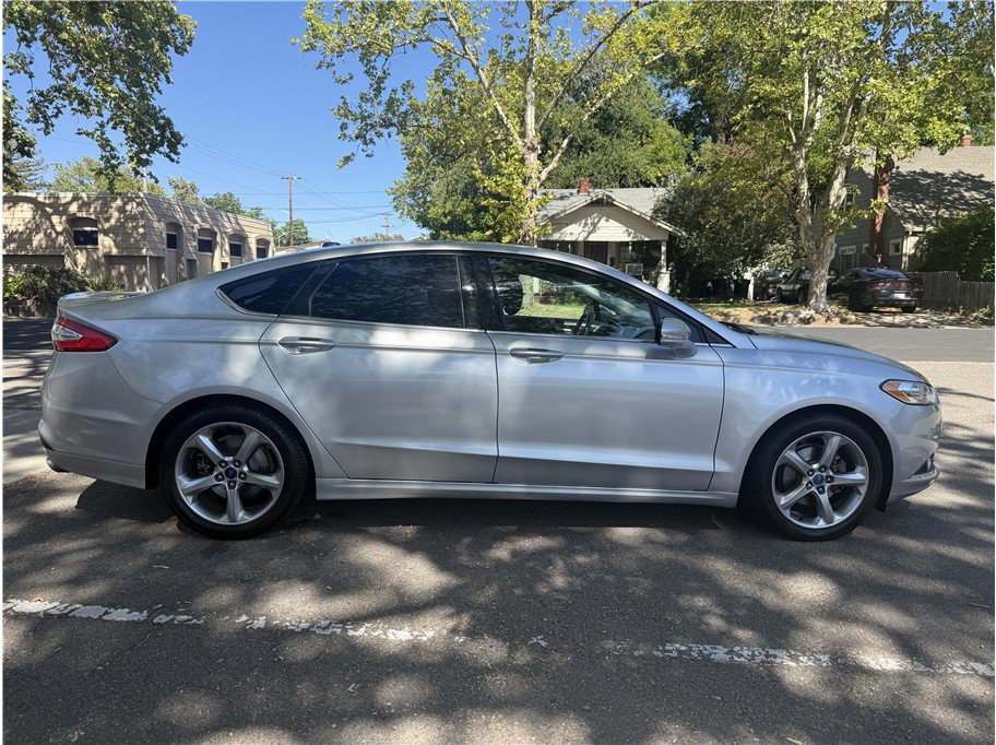Used 2013 Ford Fusion SE FWD image 4
