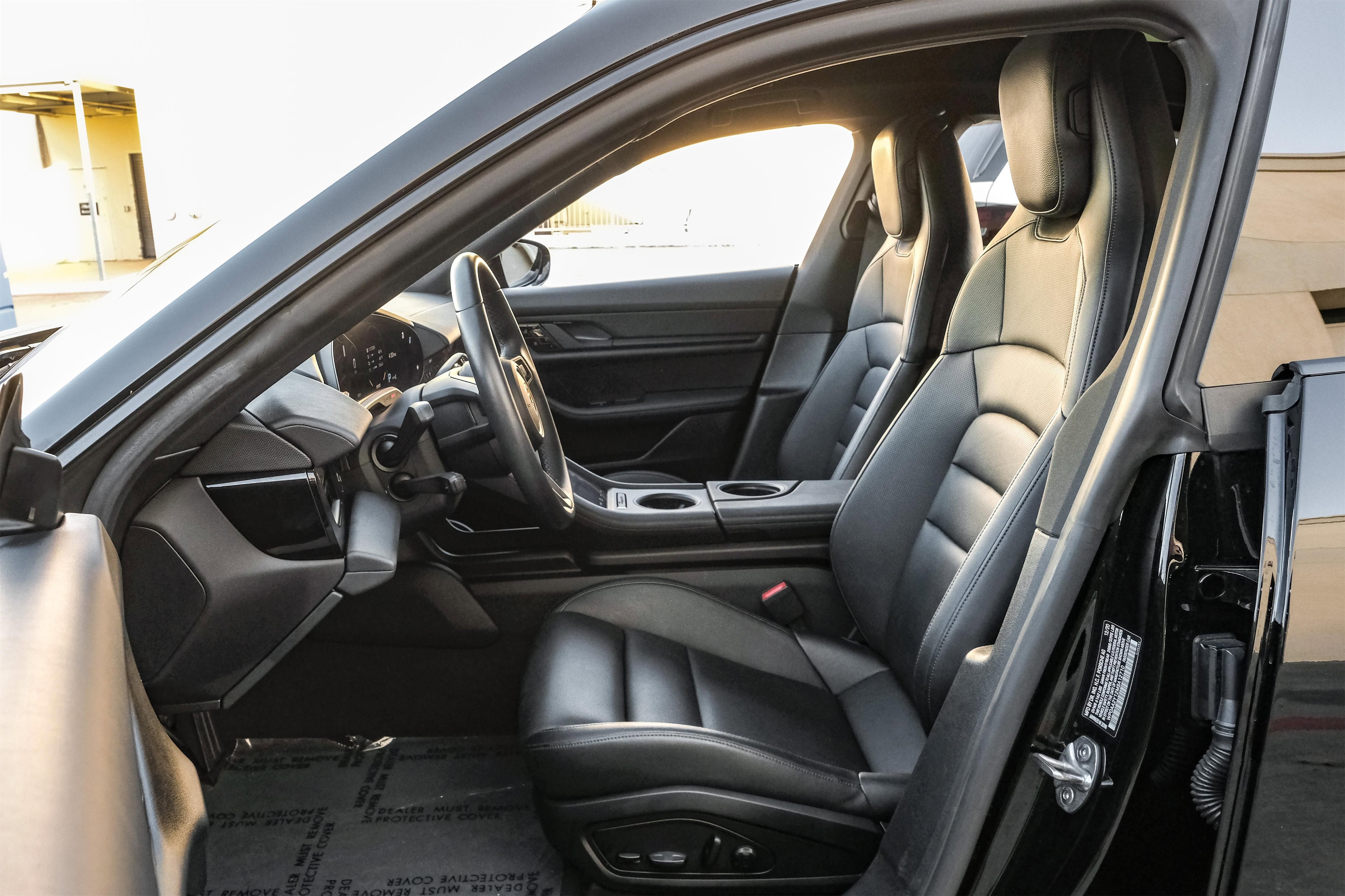 Used 2021 Porsche Taycan image 3