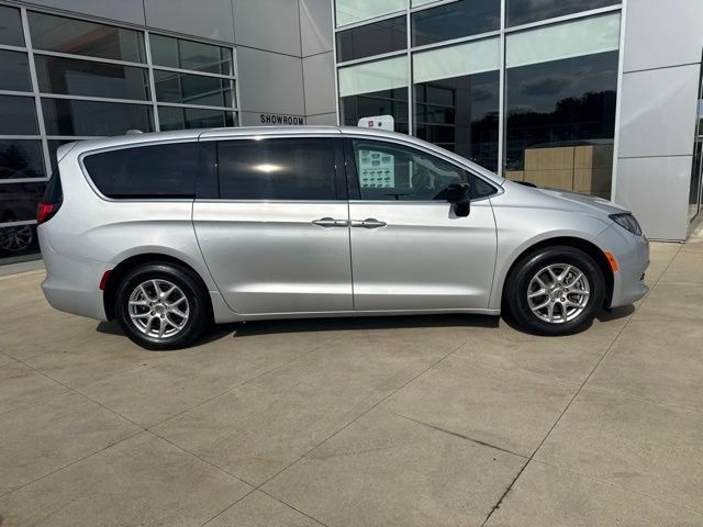 Used 2024 Chrysler Voyager LX FWD image 8