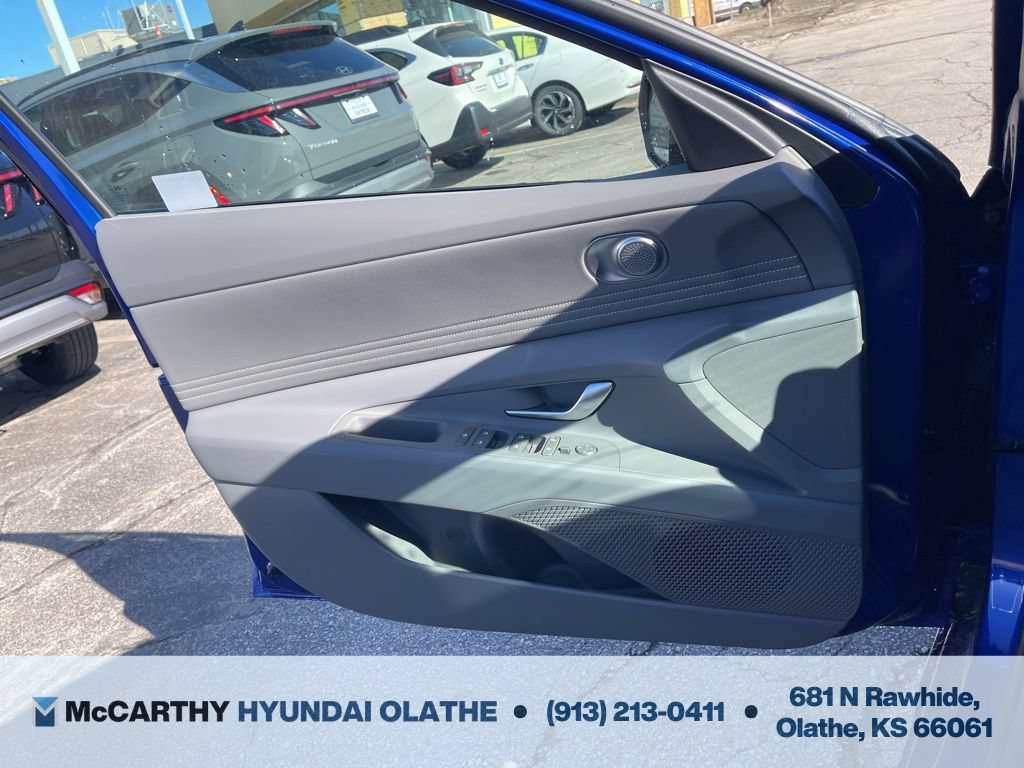 Used 2025 Hyundai Elantra Sport FWD image 27