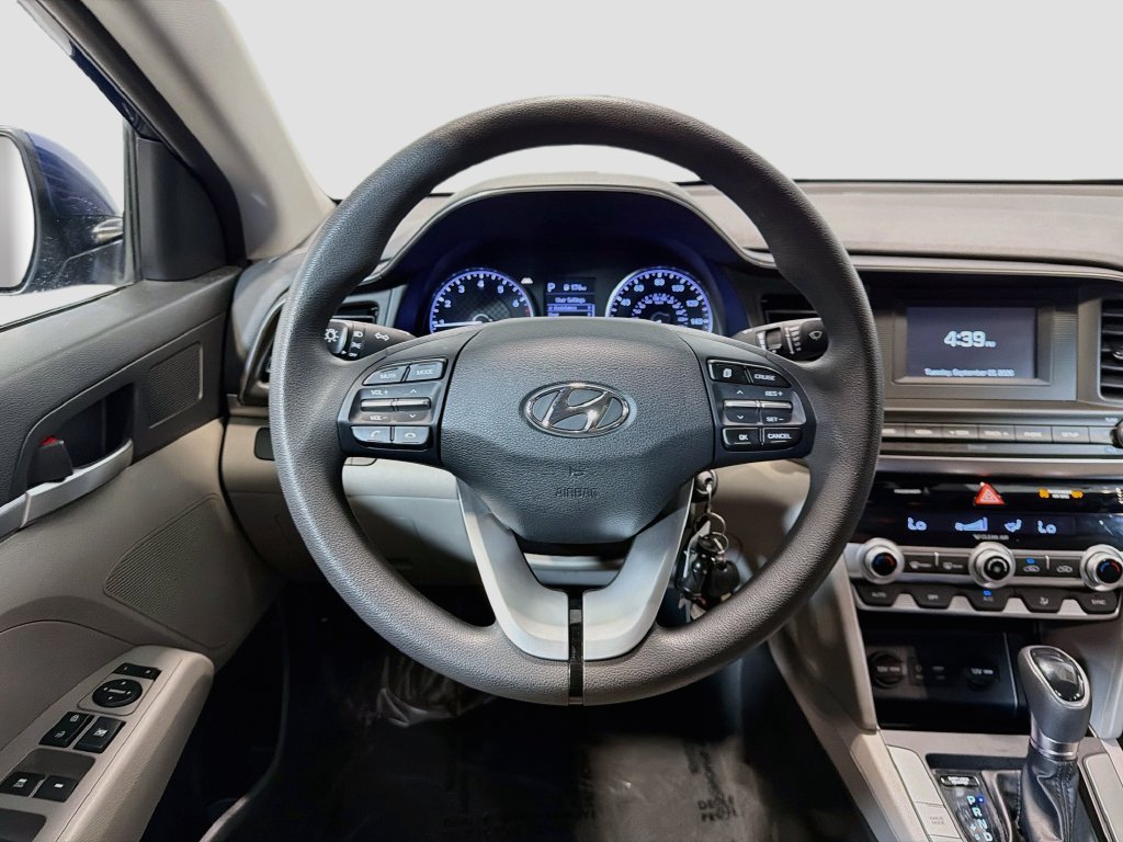 Used 2020 Hyundai Elantra SE FWD image 21