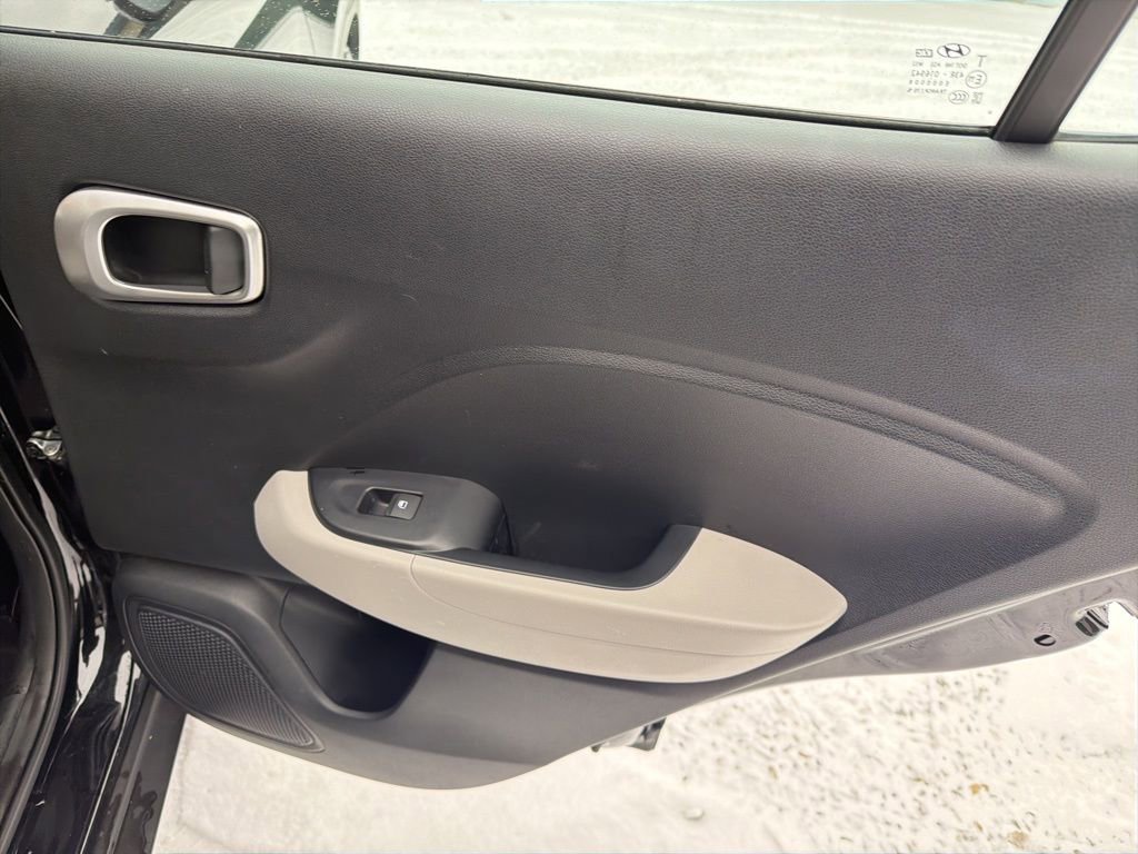 Used 2021 Hyundai Venue SEL image 16