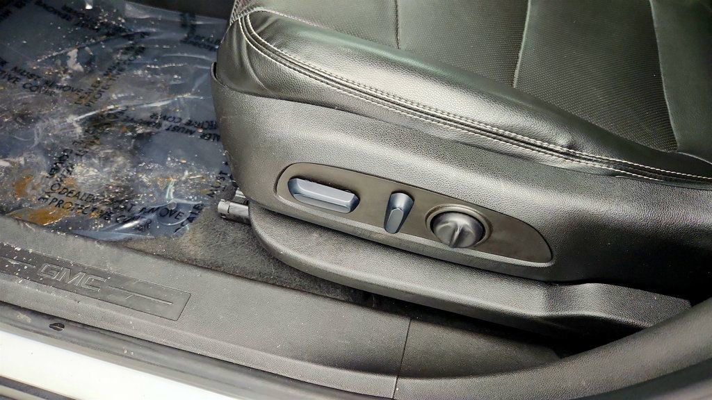 Used 2022 GMC Terrain SLT image 11