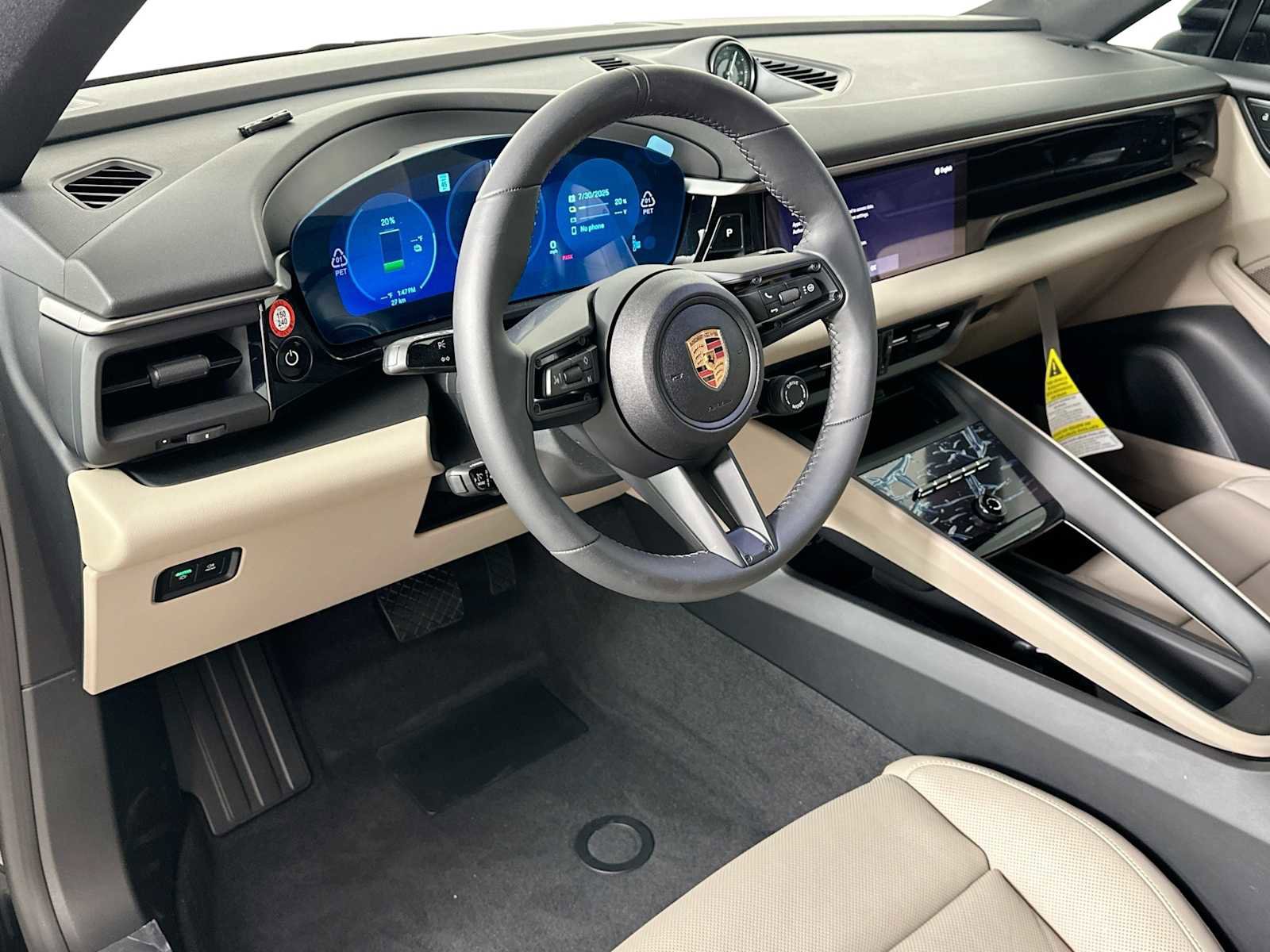 New 2025 Porsche Macan 4 Electric image 4