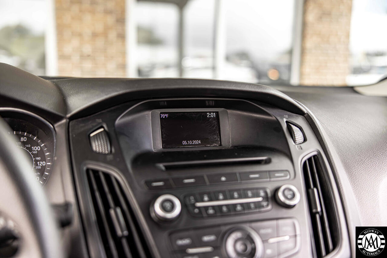 Used 2017 Ford Focus SE image 26