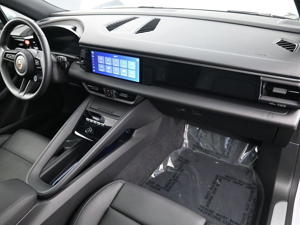 Certified 2025 Porsche Macan Electric image 29