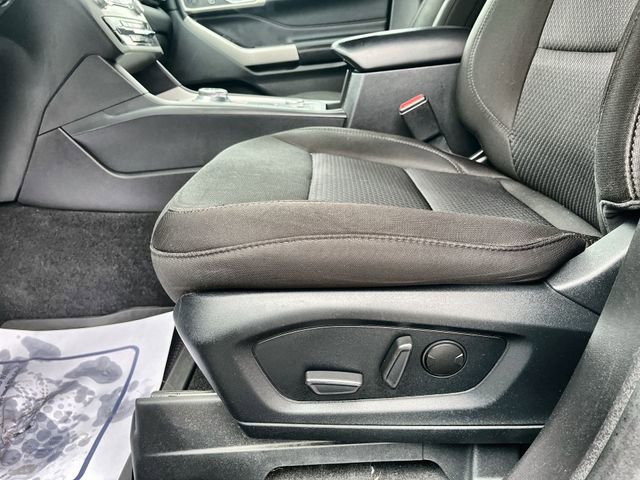 Used 2022 Ford Explorer XLT image 16