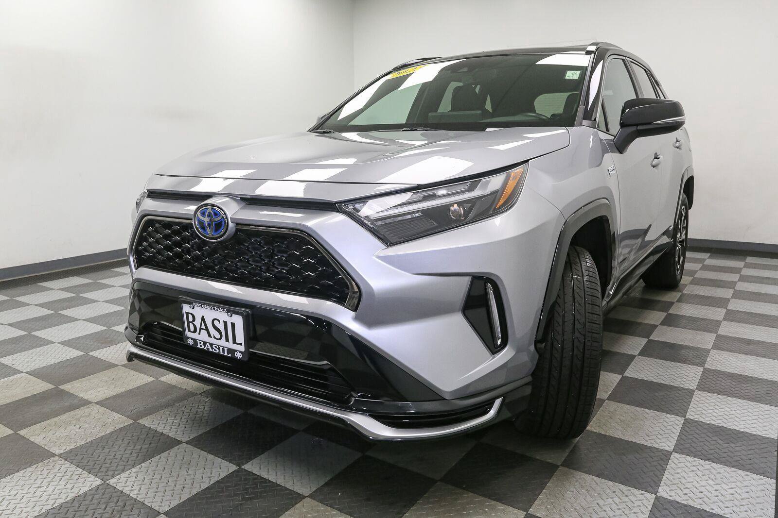 Used 2023 Toyota RAV4 XSE w/ Weather Package AWD/4WD image 4