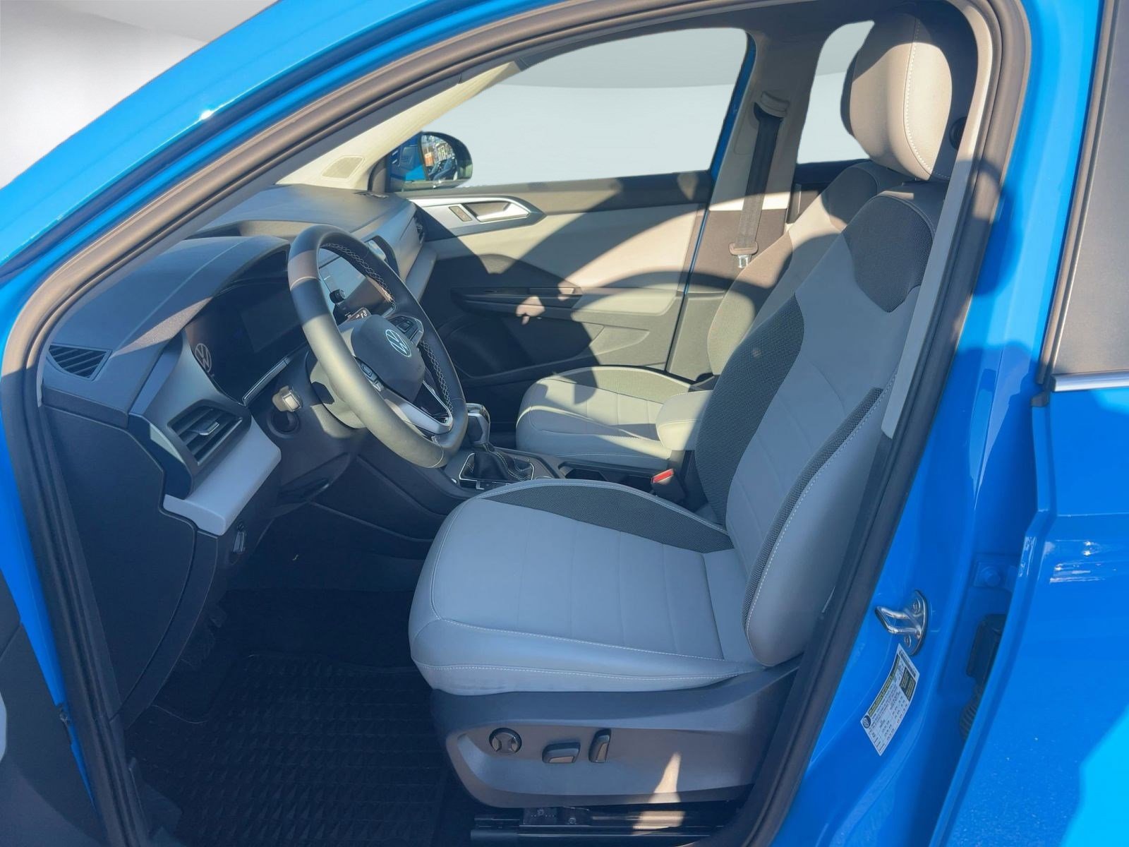 Used 2022 Volkswagen Taos SE image 5