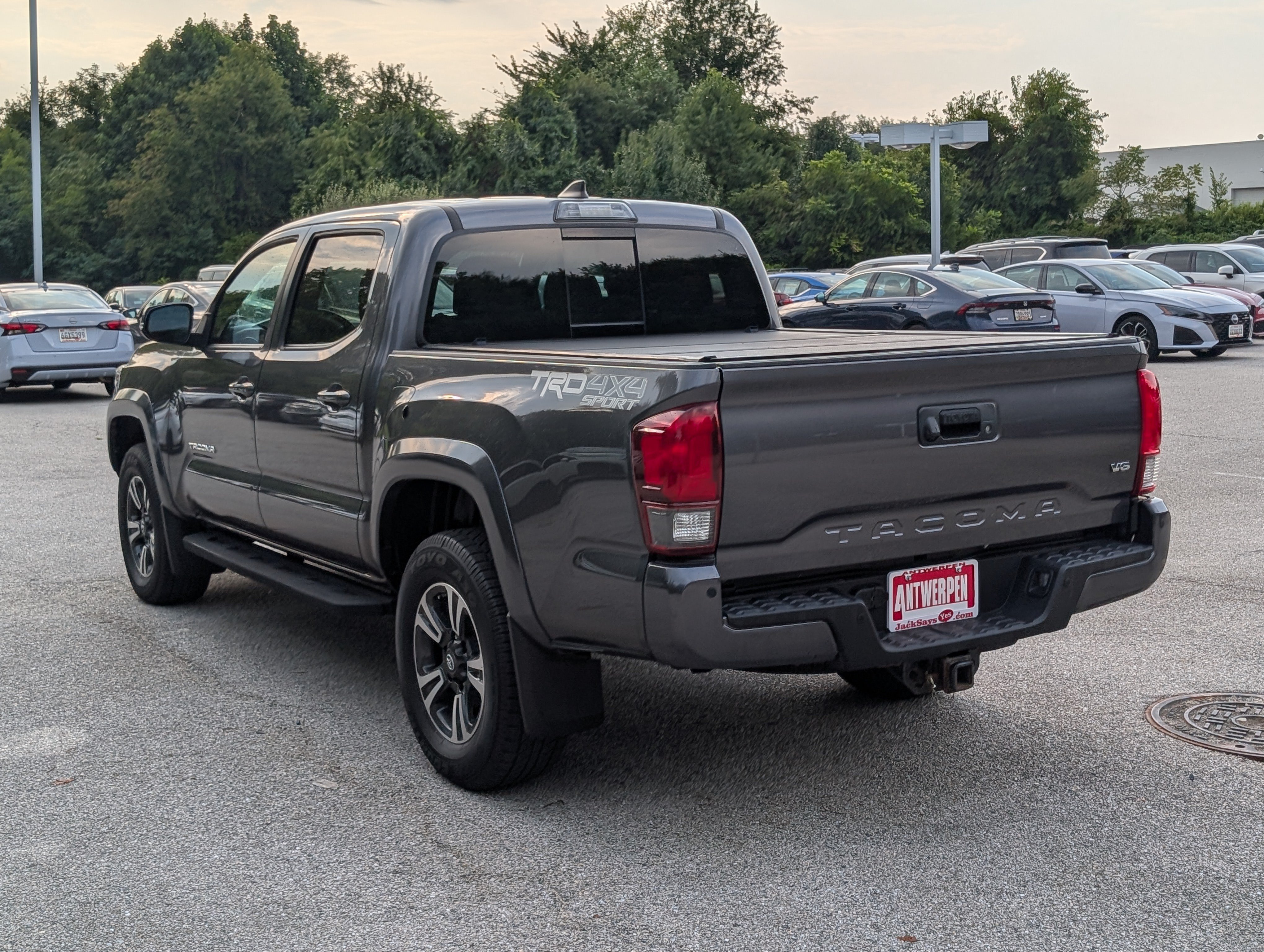 Used 2019 Toyota Tacoma TRD Sport w/ Technology Package AWD/4WD image 5